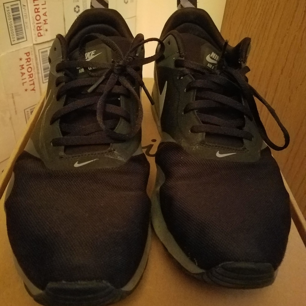 Nike air max Tavas black and gray size 12